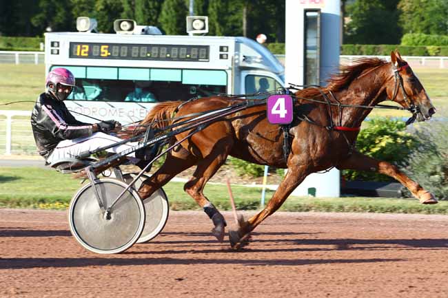 Photo d'arrivée de la course pmu PRIX DE LA GARE DES INVALIDES à ENGHIEN le Mercredi 24 juin 2020