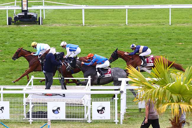 Photo d'arrivée de la course pmu PRIX POLIGLOTE à CLAIREFONTAINE le Vendredi 26 juin 2020