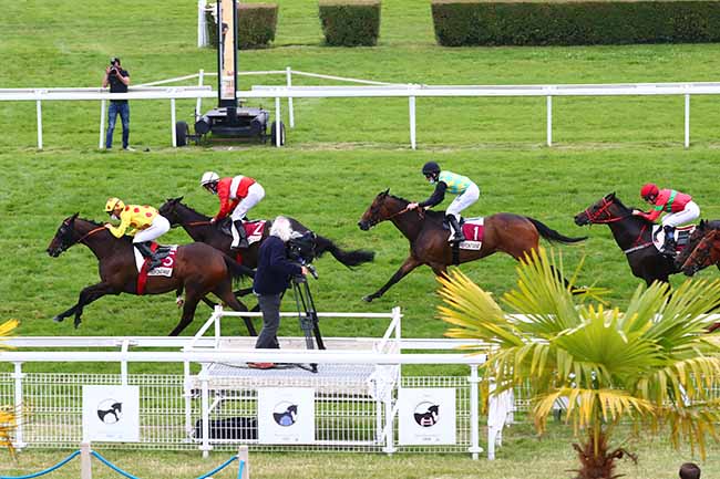 Photo d'arrivée de la course pmu PRIX DE BENEAUVILLE à CLAIREFONTAINE le Vendredi 26 juin 2020