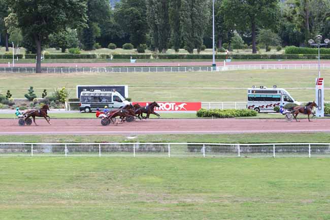 Photo d'arrivée de la course pmu PRIX DE LA PORTE SAINT-MARTIN à ENGHIEN le Samedi 27 juin 2020