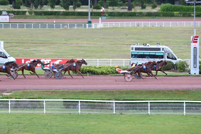 Photo d'arrivée de la course pmu PRIX DU PONT AVAL à ENGHIEN le Samedi 27 juin 2020