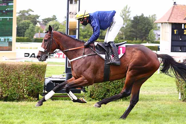 Photo d'arrivée de la course pmu PRIX DU CASINO à CLAIREFONTAINE le Lundi 29 juin 2020