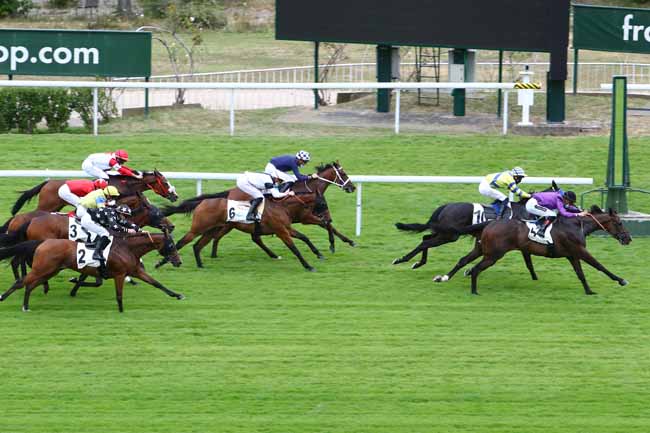 Photo d'arrivée de la course pmu PRIX DE LA ROUTE DES COQUINS à SAINT-CLOUD le Vendredi 3 juillet 2020