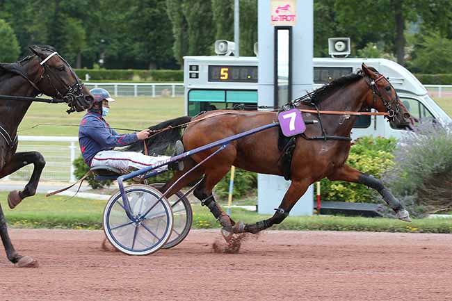 Photo d'arrivée de la course pmu PRIX DE BERLIN à ENGHIEN le Samedi 4 juillet 2020