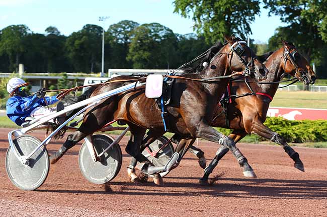 Photo d'arrivée de la course pmu PRIX DE BERTINCOURT à ENGHIEN le Mercredi 8 juillet 2020