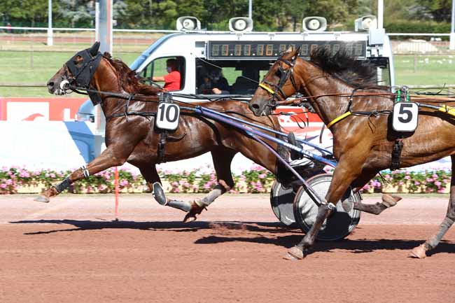 Photo d'arrivée de la course pmu PRIX DES LINAIGETTES à CABOURG le Vendredi 10 juillet 2020
