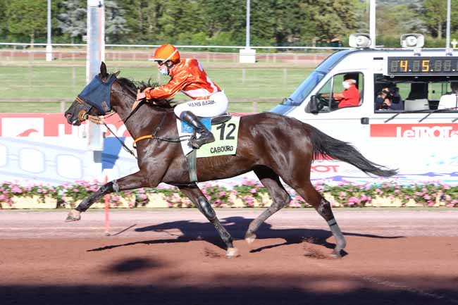 Photo d'arrivée de la course pmu PRIX DE CARENTAN à CABOURG le Vendredi 10 juillet 2020