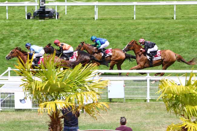 Photo d'arrivée de la course pmu PRIX DES AMARANTES à CLAIREFONTAINE le Vendredi 10 juillet 2020