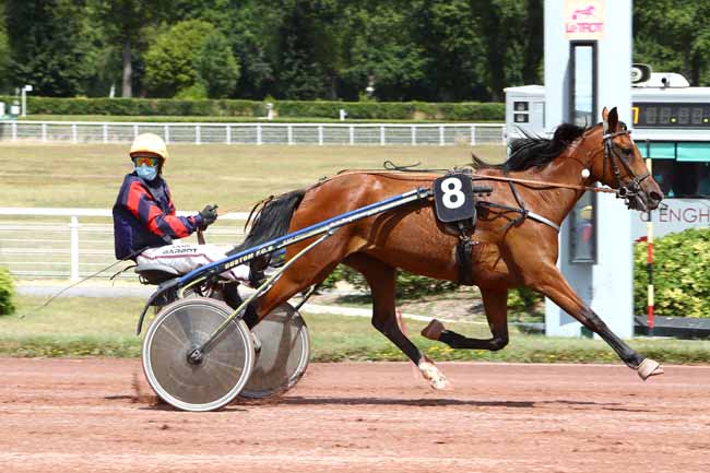 Photo d'arrivée de la course pmu PRIX DU JARDIN DES PLANTES à ENGHIEN le Samedi 11 juillet 2020