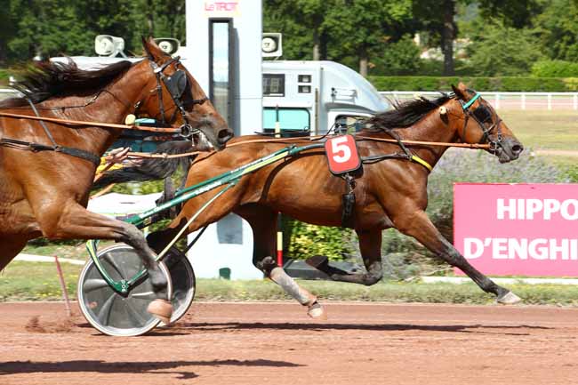 Photo d'arrivée de la course pmu PRIX DU LOUVRE à ENGHIEN le Samedi 11 juillet 2020