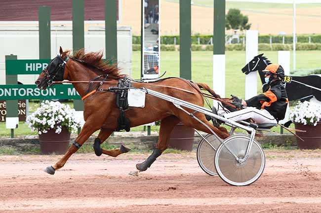 Photo d'arrivée de la course pmu PRIX SACEY AUTOMOBILES à LE MONT SAINT MICHEL le Mercredi 15 juillet 2020