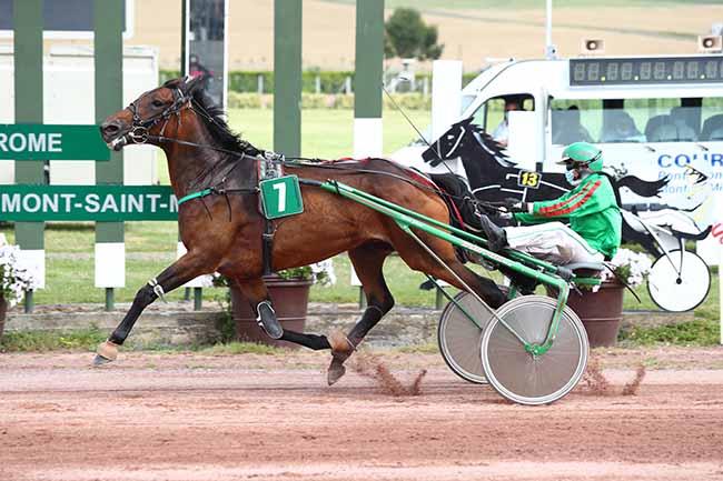 Photo d'arrivée de la course pmu PRIX DES ETABLISSEMENTS RAULT à LE MONT SAINT MICHEL le Mercredi 15 juillet 2020