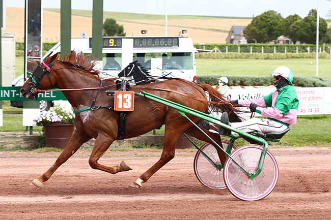 Photo d'arrivée de la course pmu PRIX DU CABARET SAINT-MICHEL à LE MONT SAINT MICHEL le Mercredi 15 juillet 2020