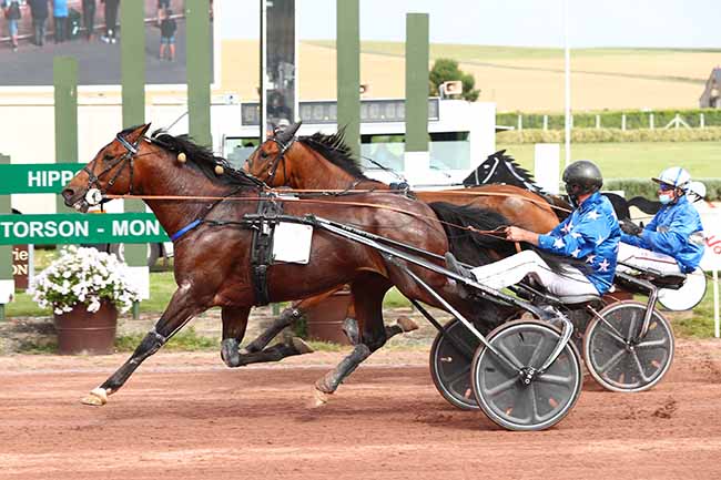 Photo d'arrivée de la course pmu PRIX DE LA CARROSSERIE SAINT-MICHEL à LE MONT SAINT MICHEL le Mercredi 15 juillet 2020
