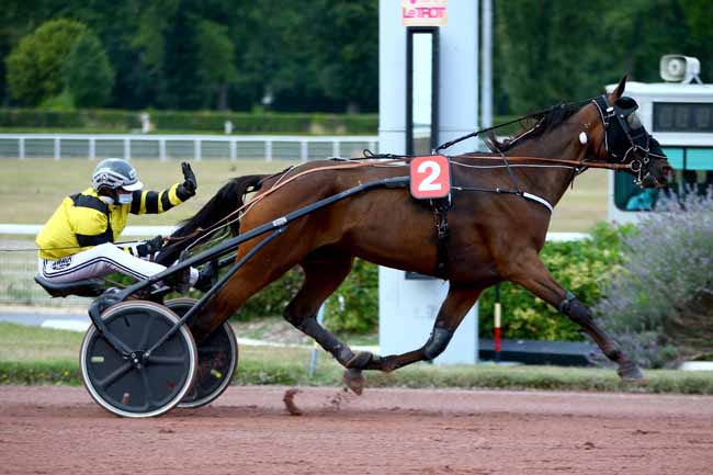 Photo d'arrivée de la course pmu PRIX DE LA GARE DU NORD à ENGHIEN le Mercredi 15 juillet 2020