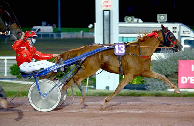 Photo d'arrivée de la course pmu PRIX DES BOUCHES-DU-RHONE à ENGHIEN le Mercredi 15 juillet 2020