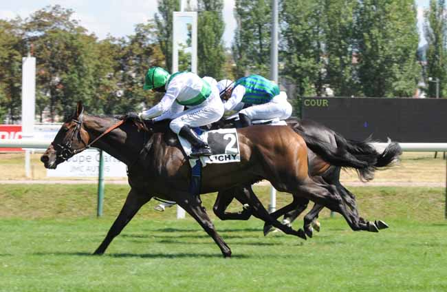 Photo d'arrivée de la course pmu PRIX MADAME JEAN COUTURIE à VICHY le Lundi 20 juillet 2020