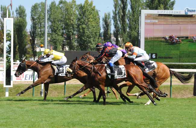 Photo d'arrivée de la course pmu PRIX EQUIDIA à VICHY le Lundi 20 juillet 2020