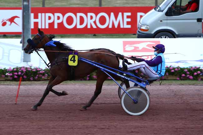 Photo d'arrivée de la course pmu PRIX DES BUSSEROLES (GR A) à CABOURG le Vendredi 24 juillet 2020