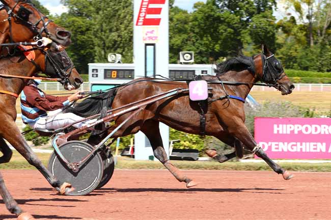 Photo d'arrivée de la course pmu PRIX DE LA CELLE-SAINT-CLOUD à ENGHIEN le Dimanche 26 juillet 2020
