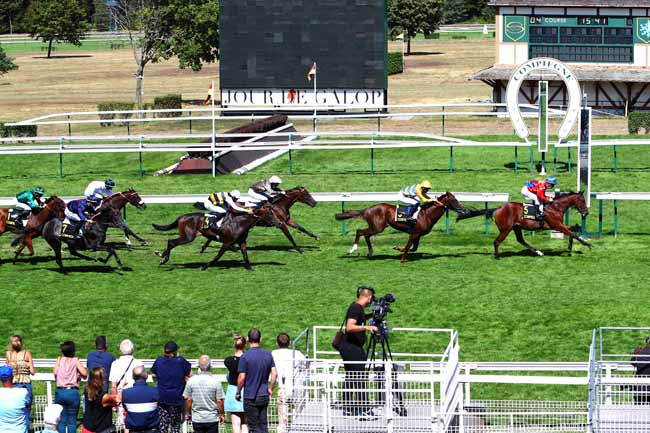 Photo d'arrivée de la course pmu PRIX DE LA VALLEE DE L'AUTOMNE à COMPIEGNE le Lundi 27 juillet 2020