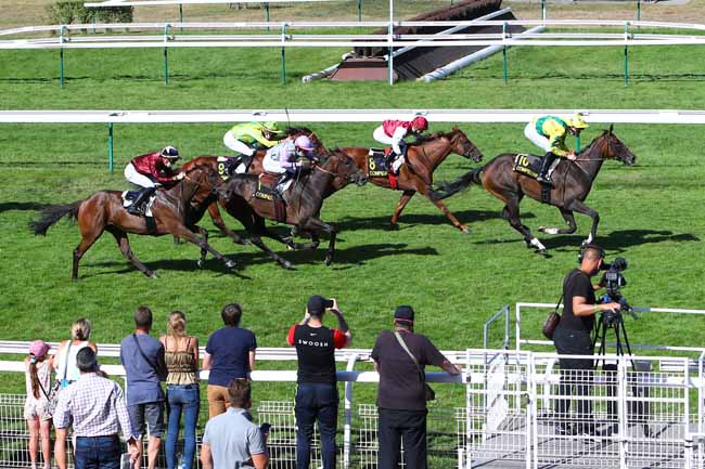 Photo d'arrivée de la course pmu PRIX DE L'IMPERATRICE MARIE-LOUISE à COMPIEGNE le Lundi 27 juillet 2020