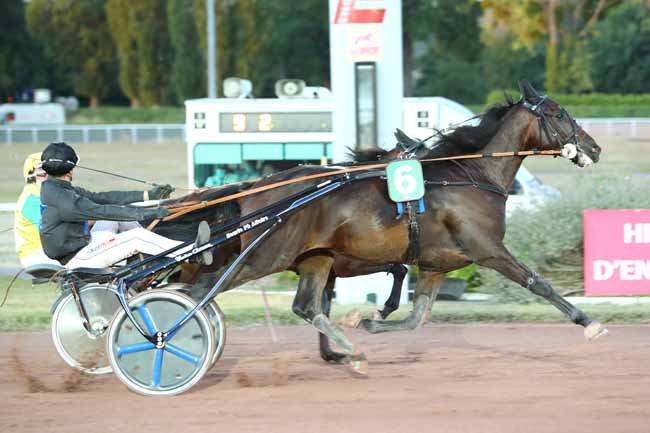 Photo d'arrivée de la course pmu PRIX DE LA PORTE DE CHOISY à ENGHIEN le Mercredi 29 juillet 2020
