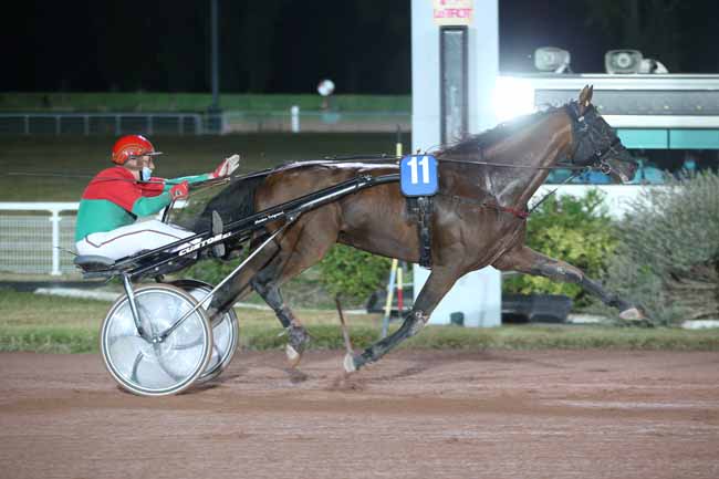 Photo d'arrivée de la course pmu PRIX DE SAINT-CERNIN à ENGHIEN le Mercredi 29 juillet 2020
