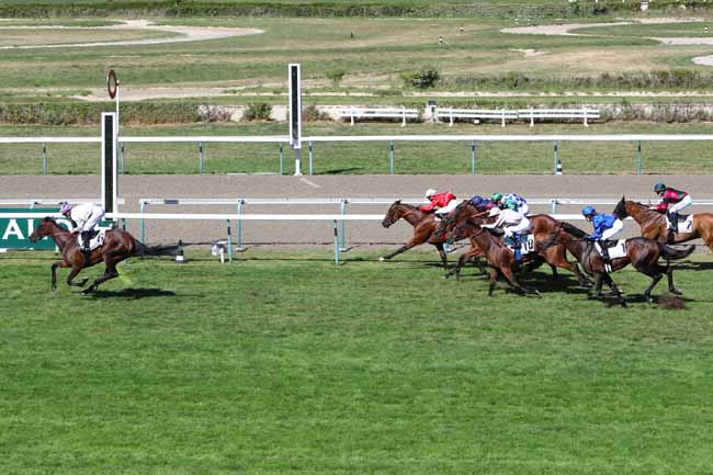 Photo d'arrivée de la course pmu PRIX DE VICTOT à DEAUVILLE le Jeudi 30 juillet 2020