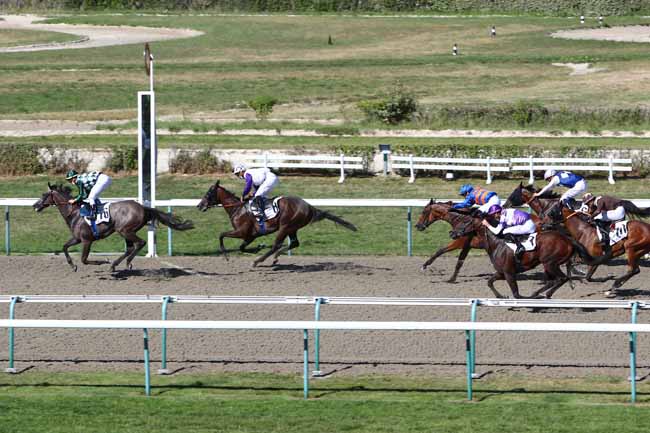 Photo d'arrivée de la course pmu PRIX D'HOULLEY à DEAUVILLE le Jeudi 30 juillet 2020