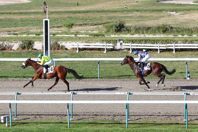 Photo d'arrivée de la course pmu PRIX DE FIQUEFLEUR à DEAUVILLE le Jeudi 30 juillet 2020