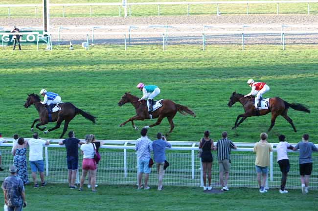 Photo d'arrivée de la course pmu PRIX DE LISIEUX à DEAUVILLE le Jeudi 30 juillet 2020