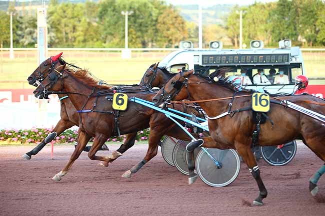 Photo d'arrivée de la course pmu PRIX DES ASPERULES à CABOURG le Vendredi 31 juillet 2020