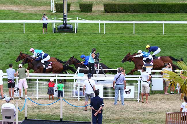 Photo d'arrivée de la course pmu PRIX SIMPLE GAGNANT ET SIMPLE PLACE à CLAIREFONTAINE le Vendredi 31 juillet 2020