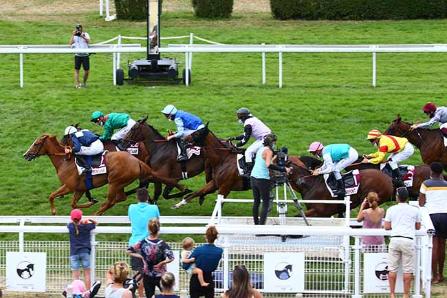 Photo d'arrivée de la course pmu PRIX COUPLE GAGNANT, PLACE, ORDRE à CLAIREFONTAINE le Vendredi 31 juillet 2020