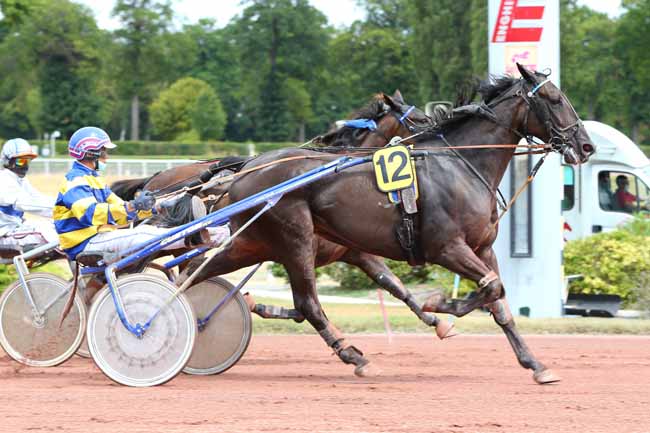 Photo d'arrivée de la course pmu PRIX DE BALIZAC à ENGHIEN le Samedi 1 août 2020