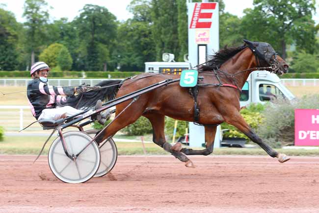 Photo d'arrivée de la course pmu PRIX D'UZES à ENGHIEN le Samedi 1 août 2020