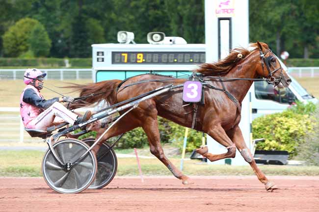 Photo d'arrivée de la course pmu PRIX HENRI CRAVOISIER à ENGHIEN le Samedi 1 août 2020