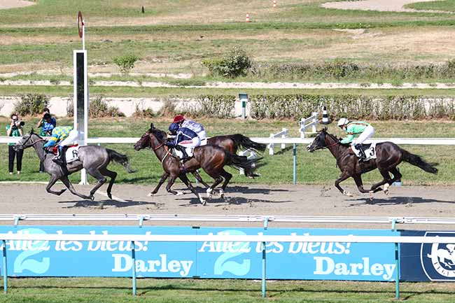 Photo d'arrivée de la course pmu PRIX DU CLOS FLEURI à DEAUVILLE le Dimanche 2 août 2020