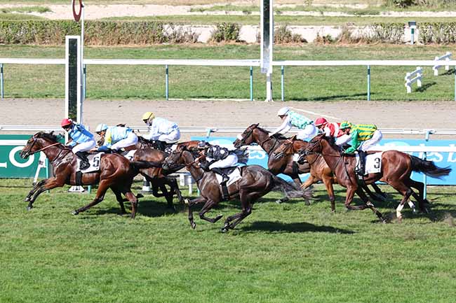 Photo d'arrivée de la course pmu PRIX NORMANDIE GRANDS EVENEMENTS à DEAUVILLE le Dimanche 2 août 2020