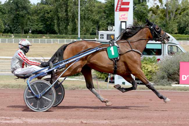 Photo d'arrivée de la course pmu PRIX DU BALLON D'ALSACE à ENGHIEN le Dimanche 2 août 2020