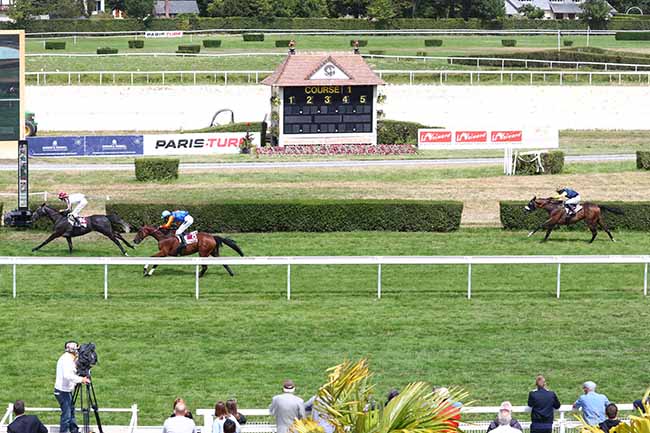 Photo d'arrivée de la course pmu PRIX PARIS-TURF - GRANDE COURSES DE HAIES à CLAIREFONTAINE le Lundi 3 août 2020