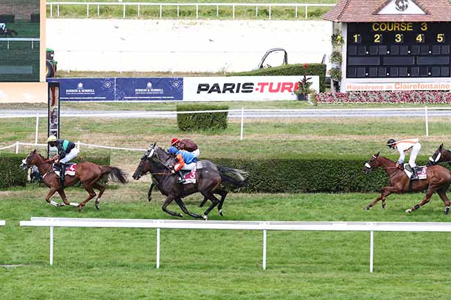 Photo d'arrivée de la course pmu PRIX GENYBET à CLAIREFONTAINE le Lundi 3 août 2020