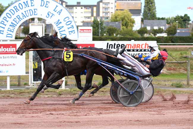 Photo d'arrivée de la course pmu GRAND NATIONAL DU TROT PARIS-TURF à SAINT MALO le Mercredi 5 août 2020