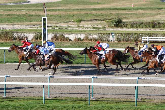 Photo d'arrivée de la course pmu PRIX LA COURSE DES COURSES RMC à DEAUVILLE le Jeudi 6 août 2020