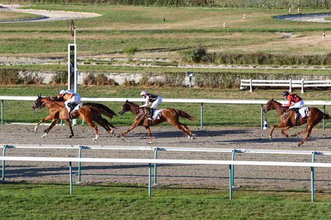 Photo d'arrivée de la course pmu PRIX LA COURSE RMC FOOTBALL SHOW à DEAUVILLE le Jeudi 6 août 2020