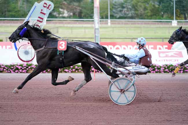 Photo d'arrivée de la course pmu PRIX DES NIVEOLES à CABOURG le Vendredi 7 août 2020