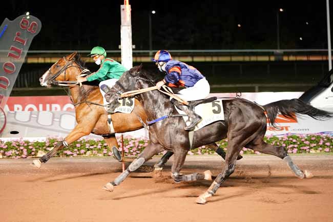 Photo d'arrivée de la course pmu PRIX DES IFS à CABOURG le Vendredi 7 août 2020