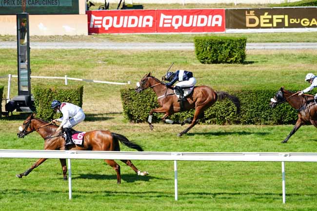 Photo d'arrivée de la course pmu PRIX DES CAPUCINES à CLAIREFONTAINE le Vendredi 7 août 2020