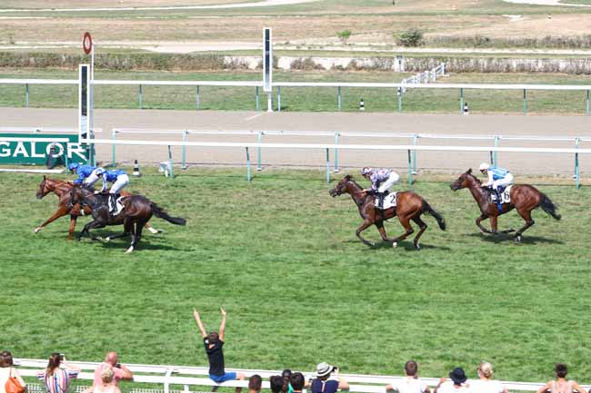 Photo d'arrivée de la course pmu PRIX DE LOUVIERES-EN-AUGE à DEAUVILLE le Mardi 11 août 2020